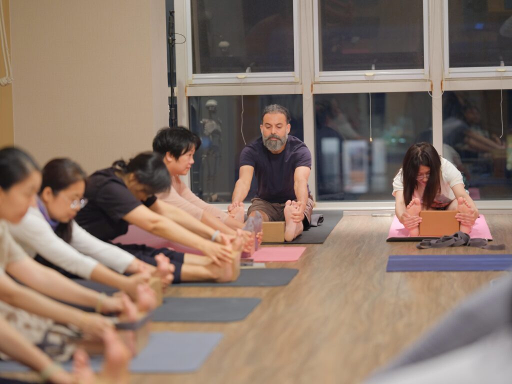 yog retreat in rishikesh, yoga teacher training in rishikesh